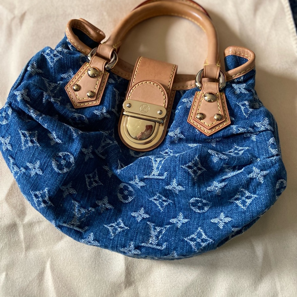LOUIS VUITTON
Monogram Denim Pleaty Bag